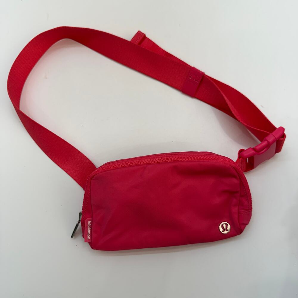 Lululemon Everywhere Belt Bag in Cherry Mist